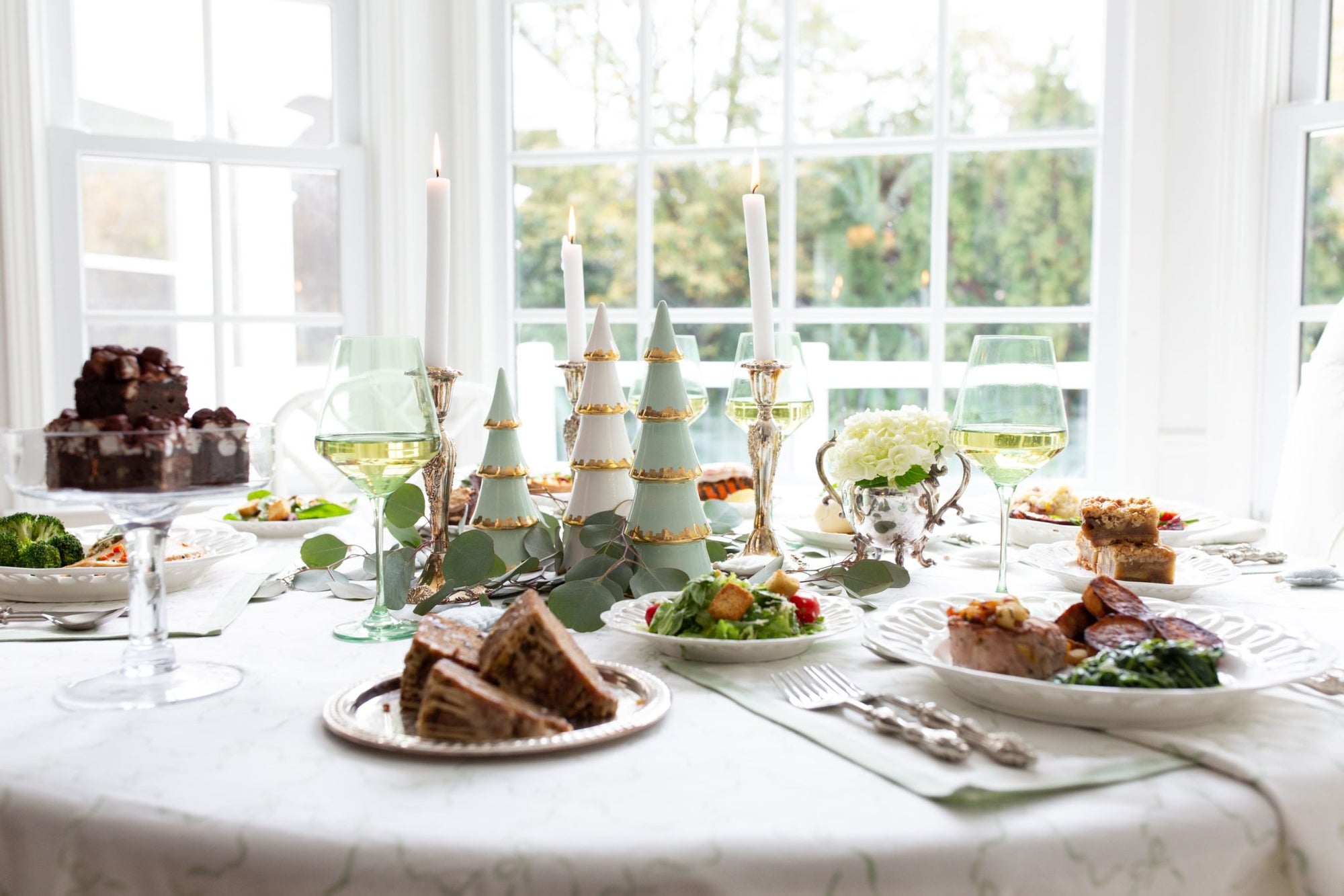Southern Hospitality: The Perfect Holiday Host Guide